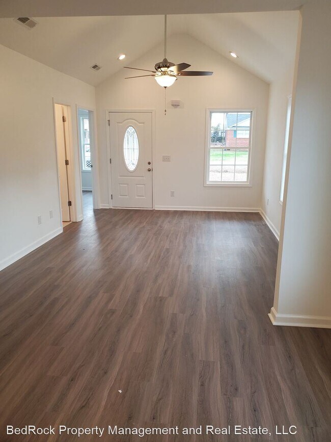 Foto del edificio - 2 br, 2 bath House - 303 E Grace Dr