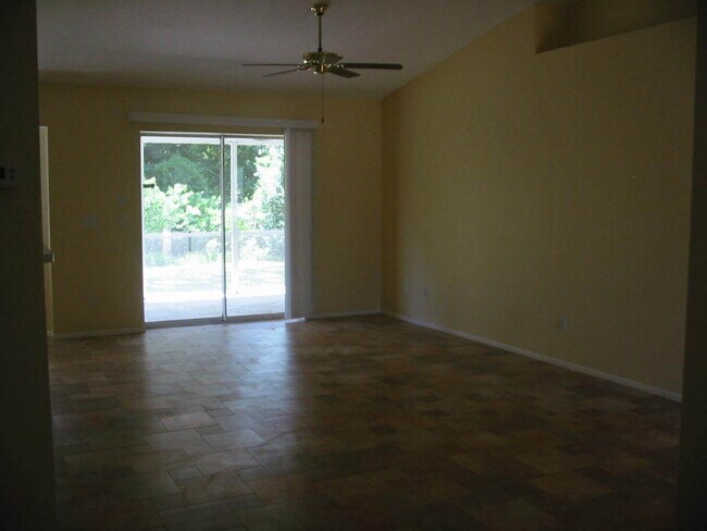 Foto del edificio - 2624 Peake St
