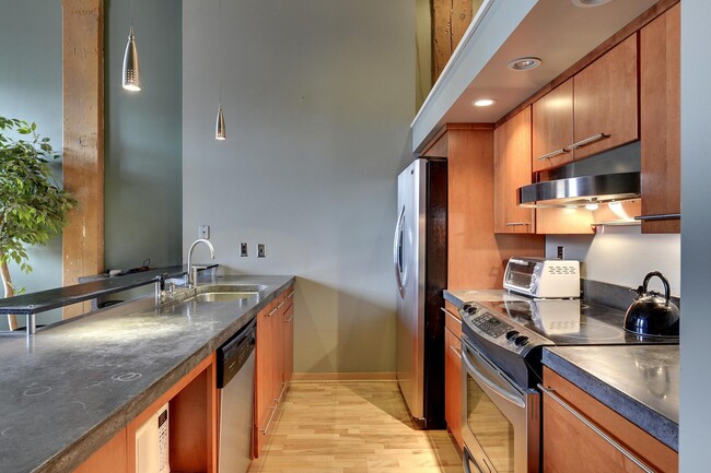 Building Photo - 210 N 2nd Street 206