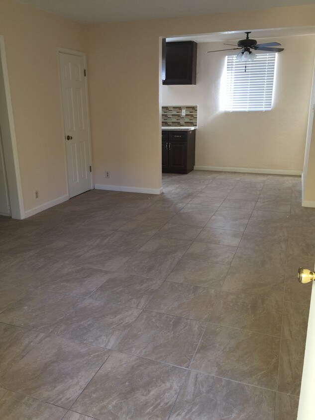 Foto principal - 5105 Woodman Ave