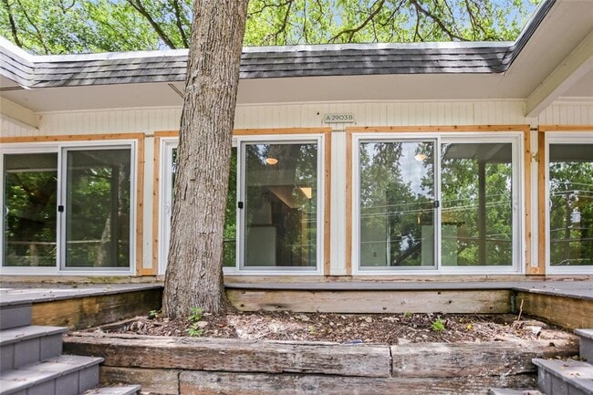Building Photo - 2903 Edgewater Dr