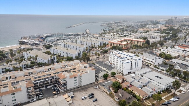 Building Photo - Beautiful 4-bedroom, 2.5-bath tri-level to...