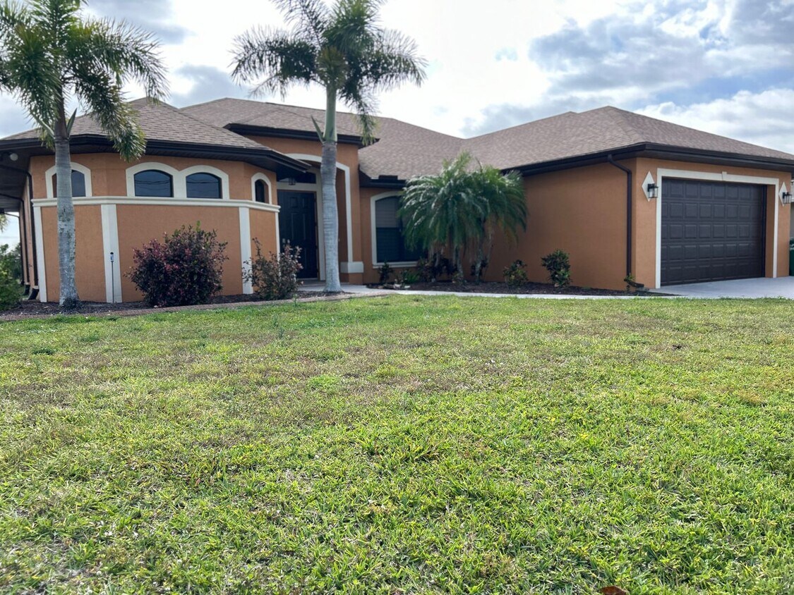 Primary Photo - Welcome Home To This 3-Bedroom, 2-Bath, 2-...