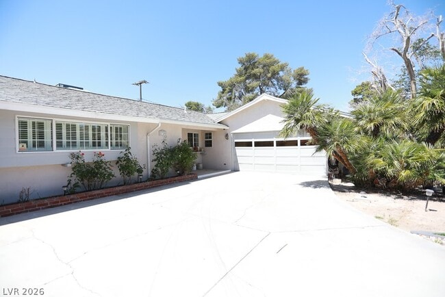 Building Photo - 2725 Colanthe Ave