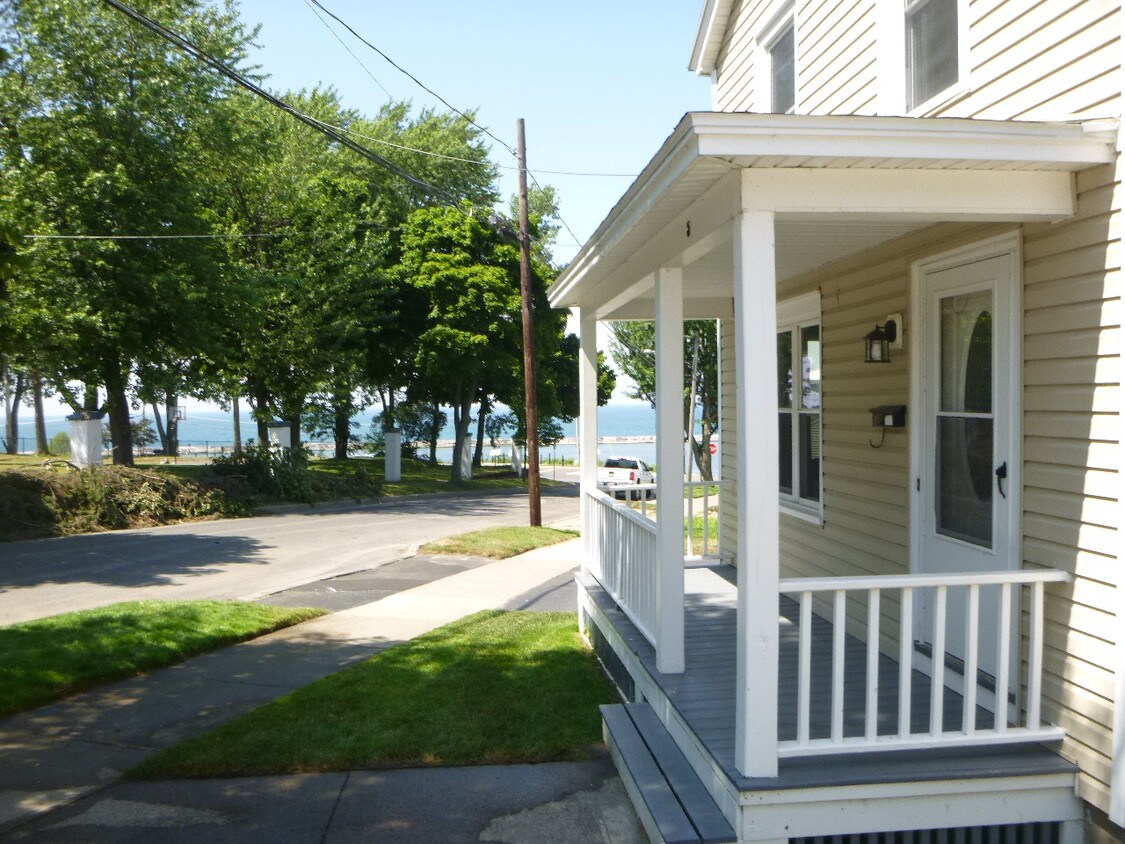 Building Photo - 5 Montcalm St