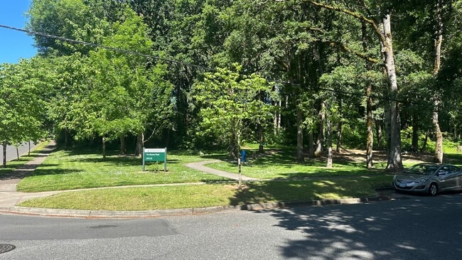 Building Photo - **Charming 3-Bedroom Home for Rent in a Pa...