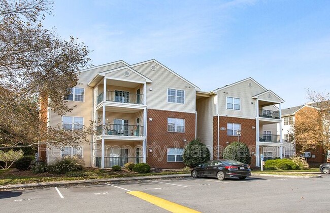 Building Photo - 701 Masters Row