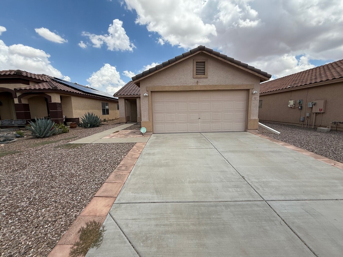 Primary Photo - 521 W Jardin Loop