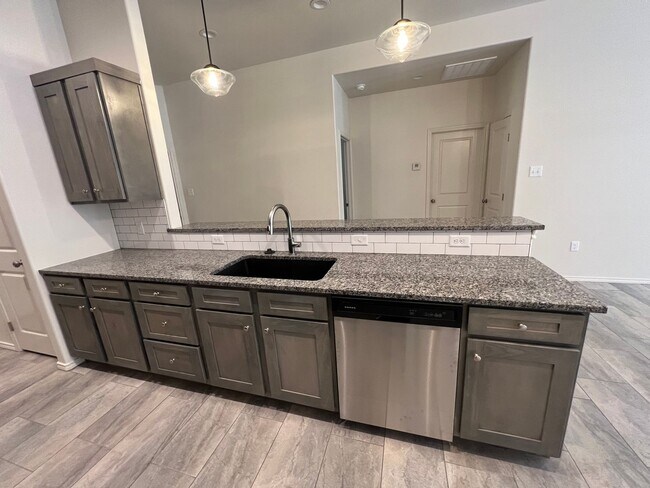 Foto del edificio - Spacious 3-Bedroom Home – Your Perfect Fam...
