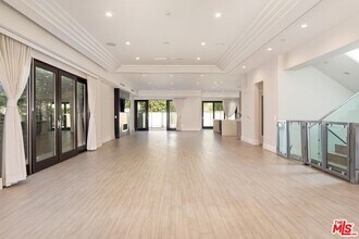 Building Photo - 312 S Palm Dr