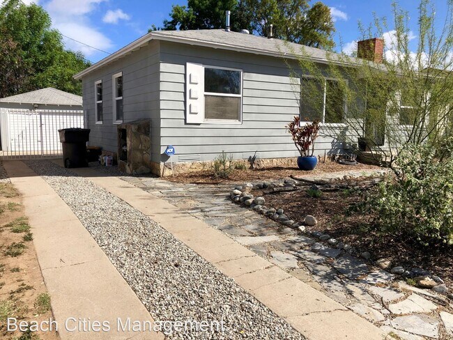 Building Photo - 3 br, 1 bath House - 213 E 45th Street