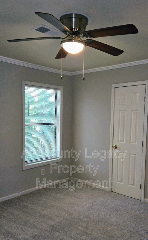 Building Photo - 917 S Indian Creek Dr