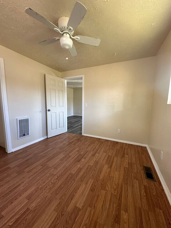 Foto del edificio - 1037 Laurel St