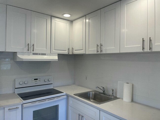Building Photo - 179 Monaco Way