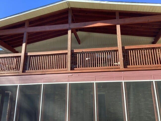 Building Photo - Beautiful Brick Ranch in Desirable Golf Course Community