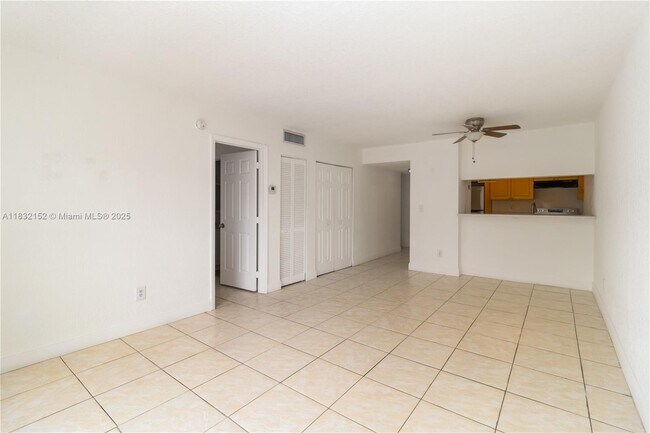 Foto del edificio - 1095 W 77th St