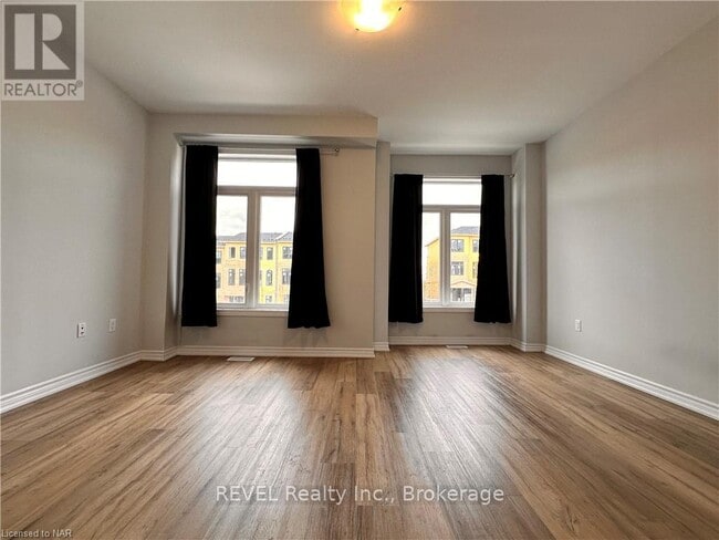 Building Photo - 290-290 Equestrian Way