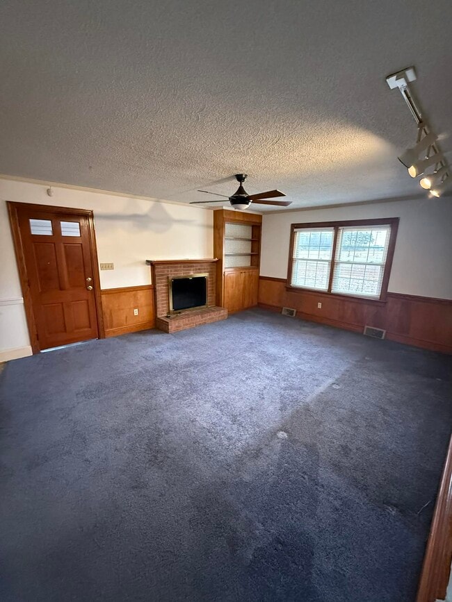 Building Photo - 5110 US Hwy 13 S