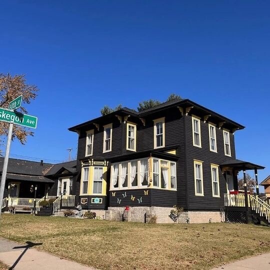 Primary Photo - 390 W Muskegon Ave