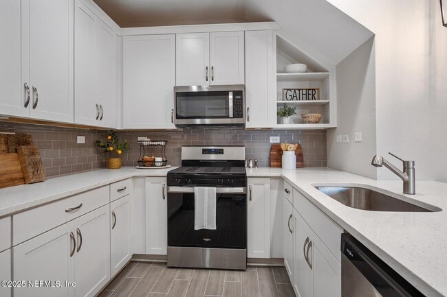 Foto del edificio - 698 Cherry Elm Dr