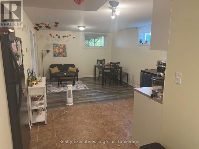 Building Photo - 242 Farley Dr