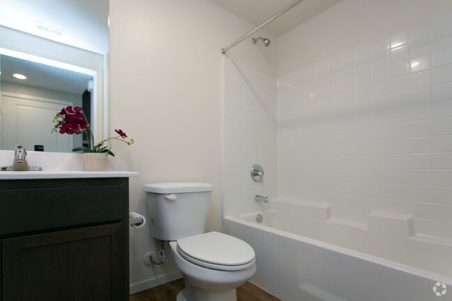 Interior Photo - Mariner's Landing