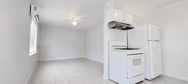 Foto del edificio - 7818 Oak Knoll Ln