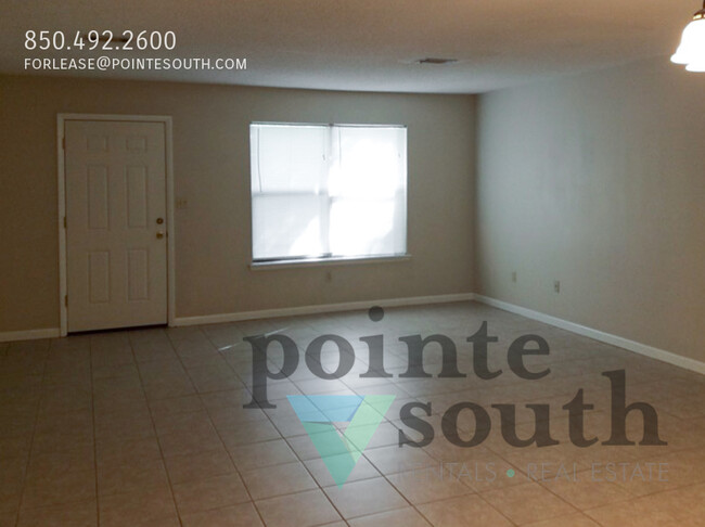 Building Photo - Pet Friendly Townhome!