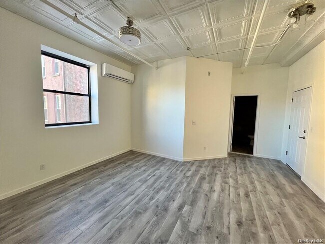 Building Photo - 102 North St