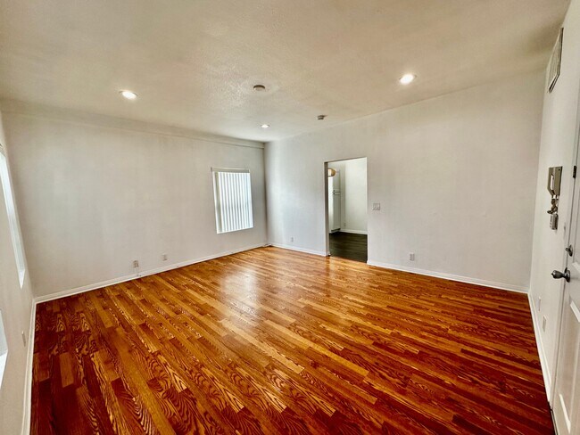 Foto del edificio - 227 N Adams St