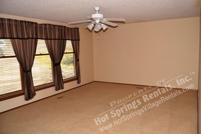 Building Photo - West Gate Area | Home | Unfurnished
