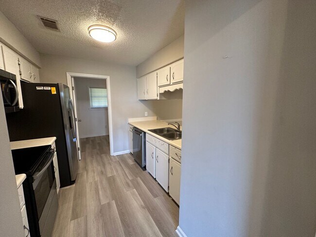 Building Photo - 906 Willowbrook Dr