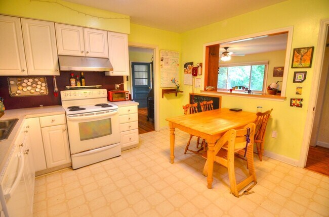 Building Photo - Fruit Trees + 2.5 Acres + a Chicken Coop! Near Hillsborough, Durham, and Eno River State Park! - ...
