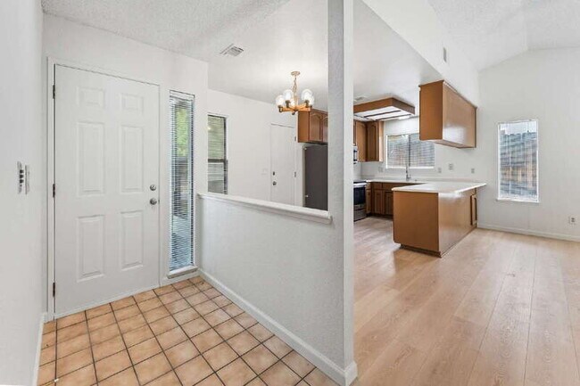 Foto del edificio - 101 Claim Ct