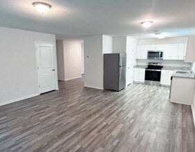 Building Photo - 15717 Del Norte Dr