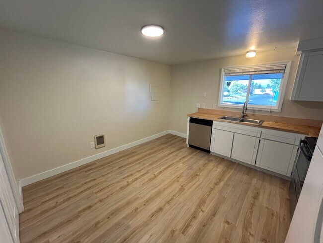 Foto del edificio - Single Level Duplex Just off Wilson
