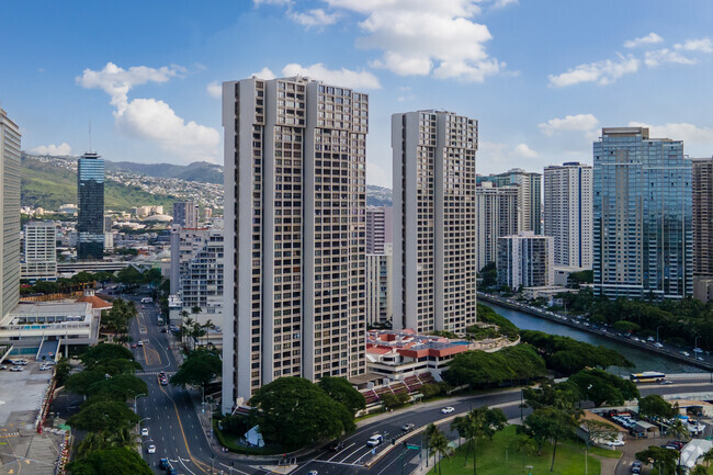 Building Photo - Yacht Harbor Towers