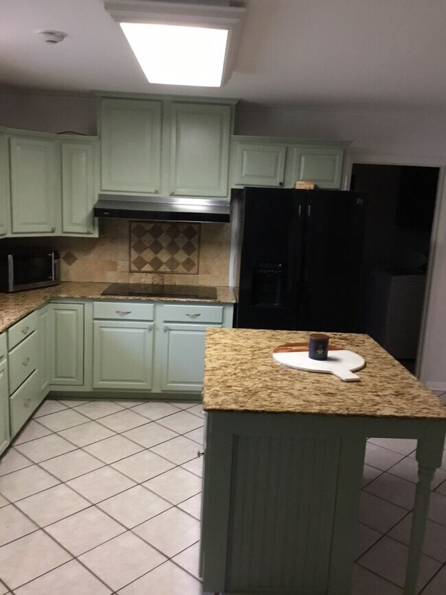 Foto del edificio - *BROADMOOR TERRACE*CORNER LOT*UPDATED HOME...