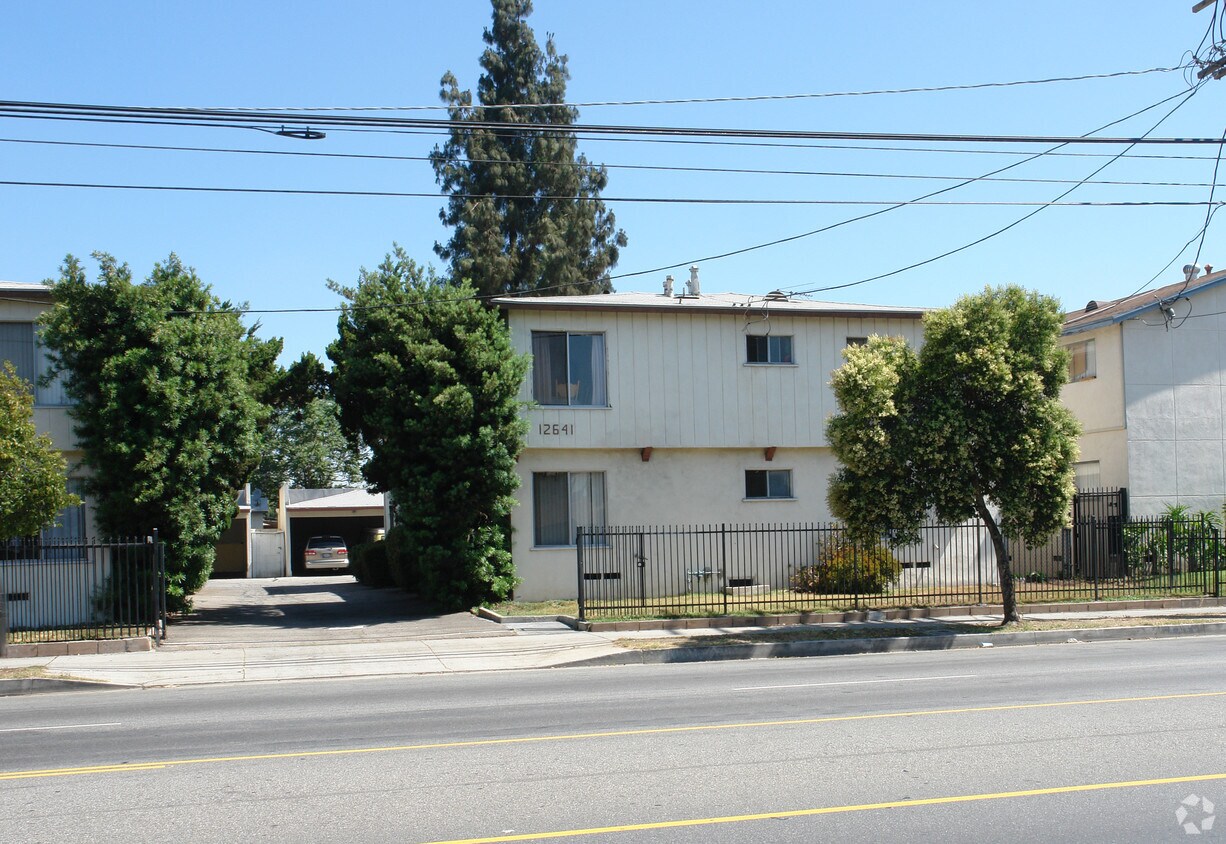 Building Photo - 12641-12647 Vanowen St