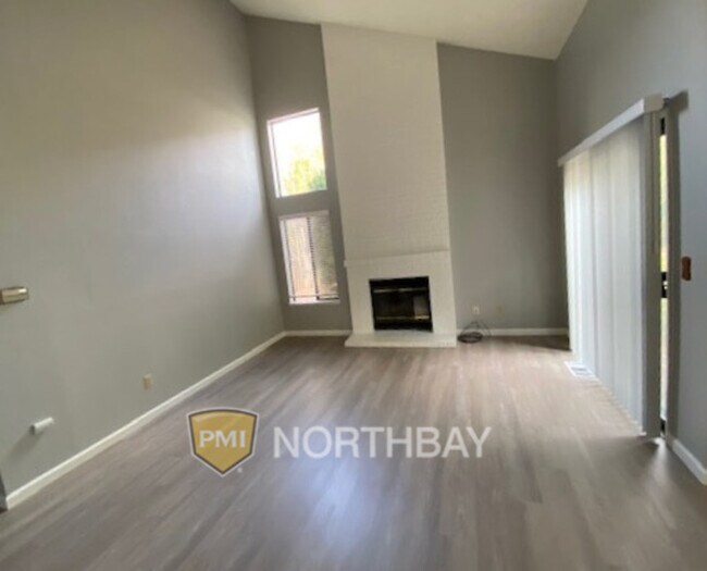 Foto del edificio - 2568 Vista Grande