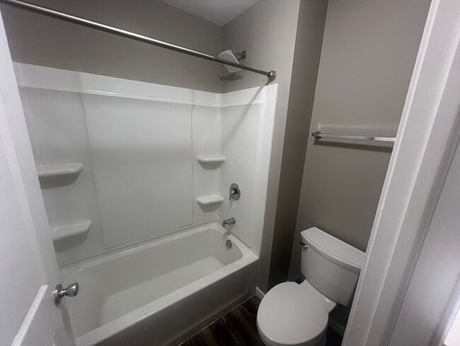 Building Photo - 244 Timber Hill 4BR/2.5BA (Hamilton)