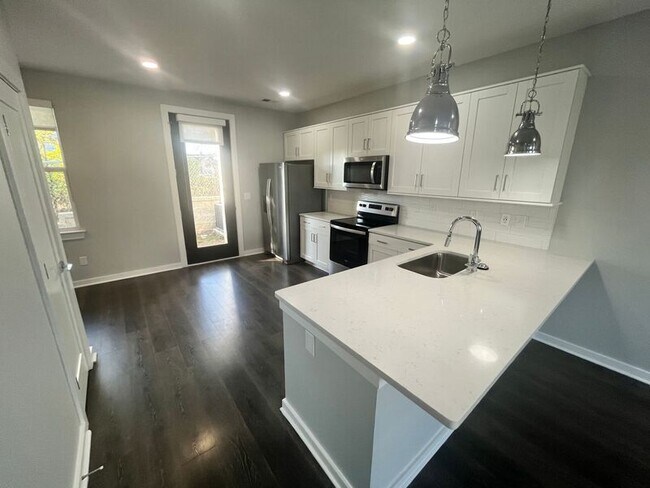 Building Photo - 603 Mason Ward Pl