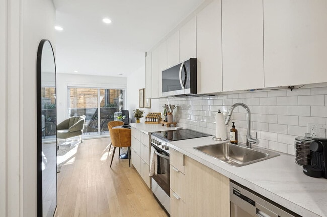 Building Photo - 2118 Rue Bercy