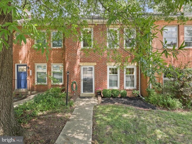 Building Photo - 811 Gibbon St