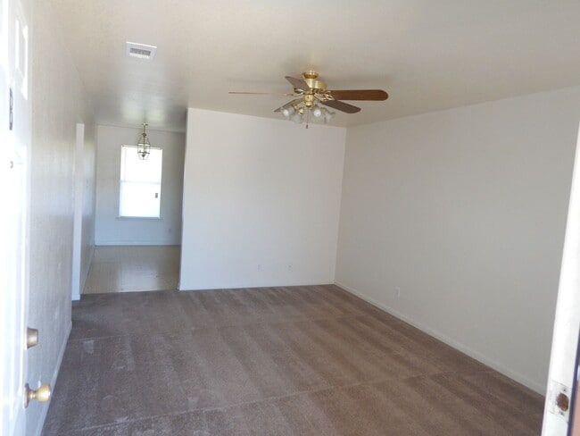 Building Photo - 1003 Circle M Dr