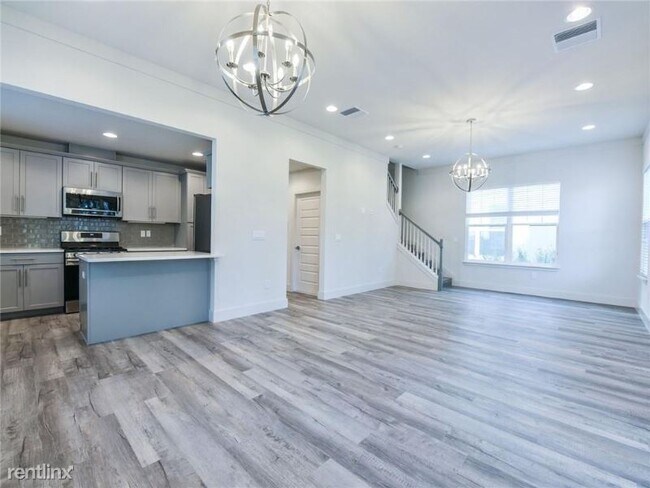 Building Photo - 4 br, 3 bath Townhome - 2408 Amherst Avenue
