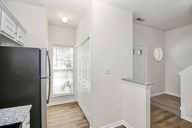 Foto del edificio - Luxury Townhome minutes from Uptown!