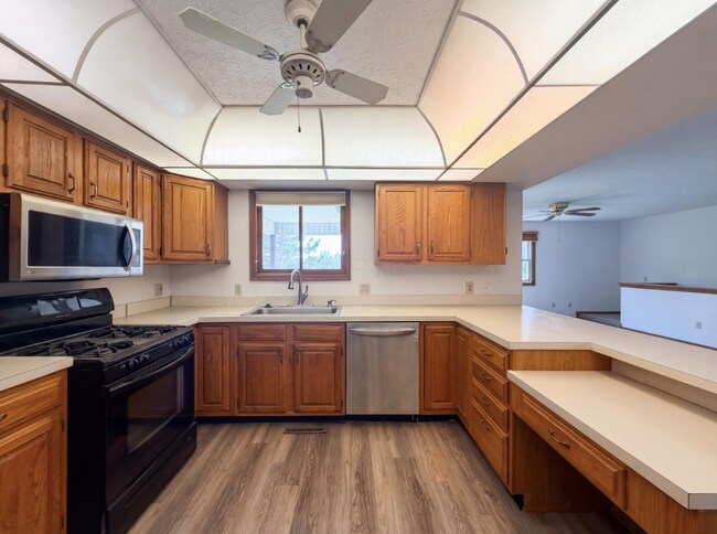 Building Photo - 610 Executive Blvd