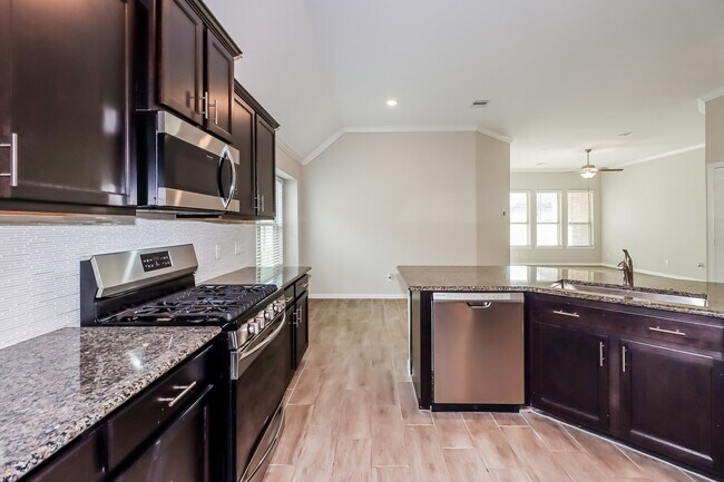 Foto del edificio - 1648 Breezewood Dr