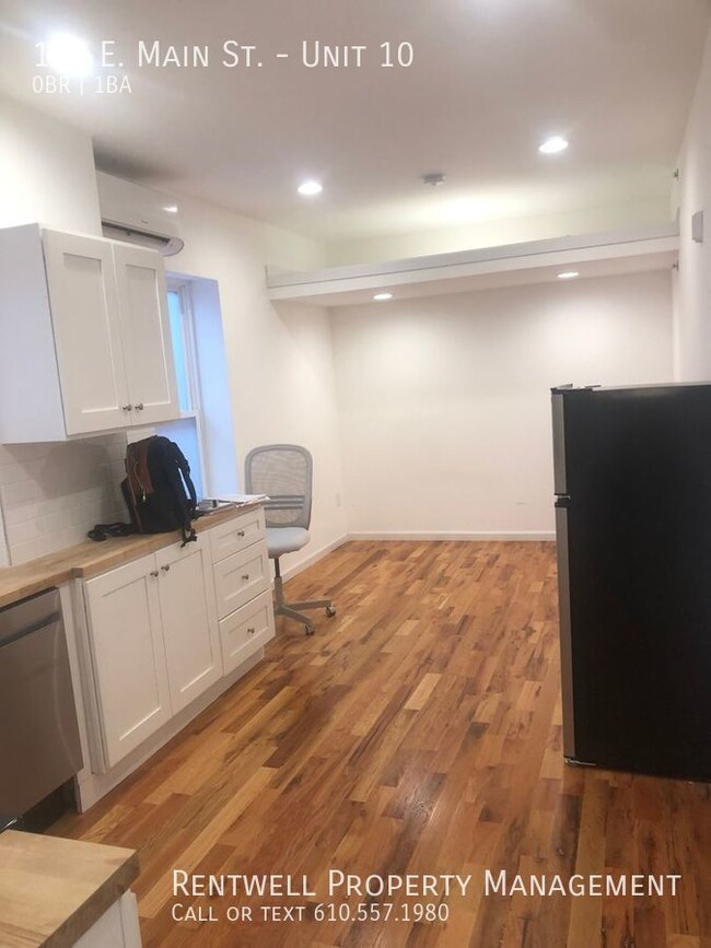Building Photo - Studio+One Bath Apartment_Multi-Family_Ava...